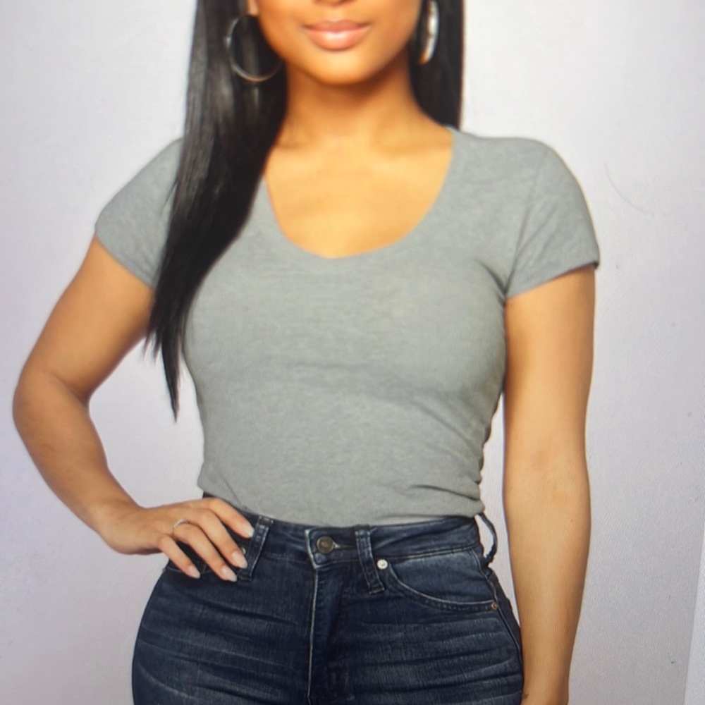 ❌SOLD❌fashion nova v neck top